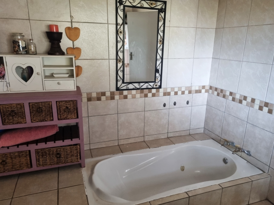 Commercial Property for Sale in Zuurplaat A H North West